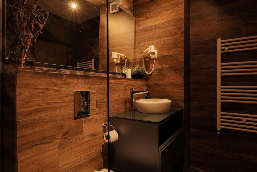 Nest Inn Magic Apartment Cluj-Napoca Exteriör bild