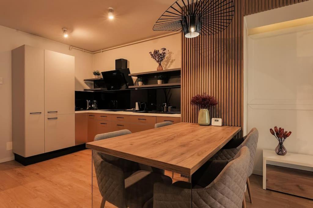 Nest Inn Magic Apartment Cluj-Napoca Exteriör bild